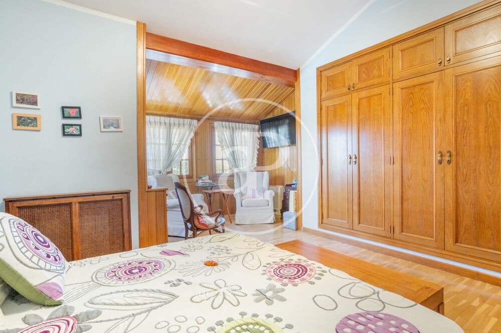 6 bedroom Villa for sale in Paterna with pool - € 1,200,000 (Ref: 9873605)