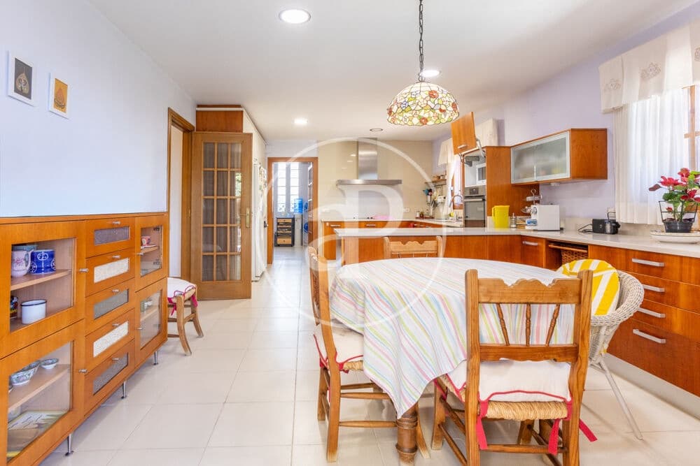 6 bedroom Villa for sale in Paterna with pool - € 1,200,000 (Ref: 9873605)