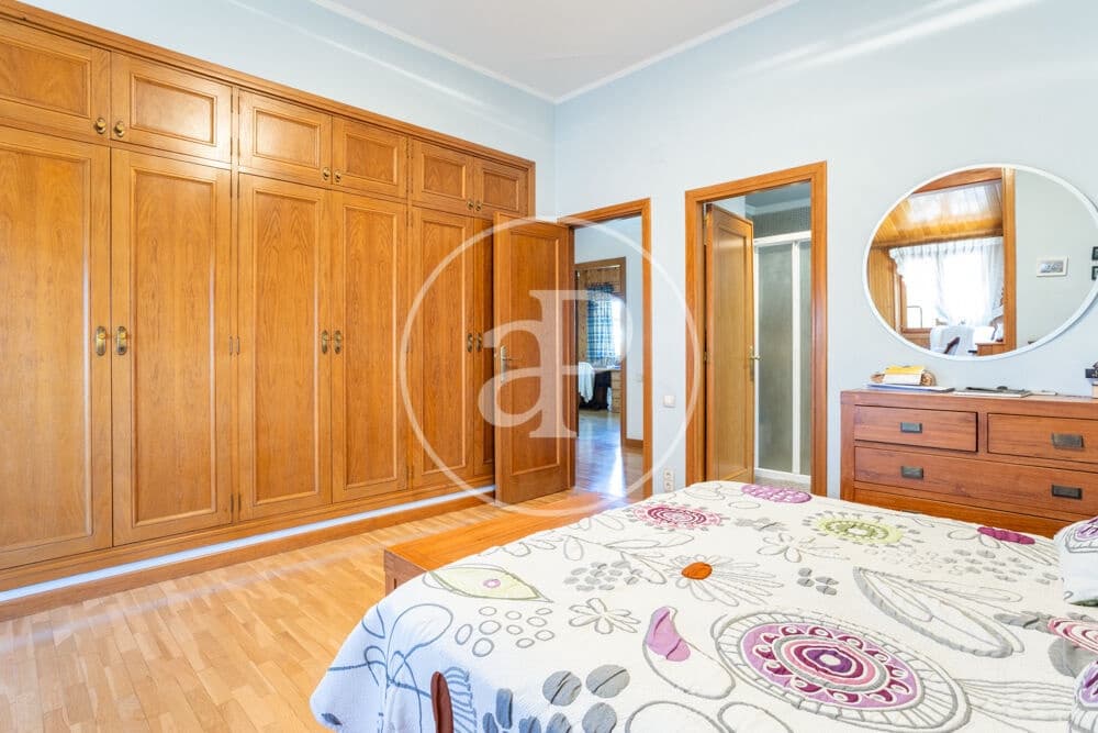 6 bedroom Villa for sale in Paterna with pool - € 1,200,000 (Ref: 9873605)