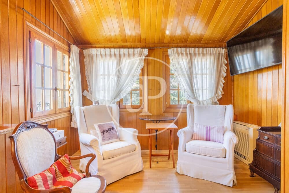 6 bedroom Villa for sale in Paterna with pool - € 1,200,000 (Ref: 9873605)