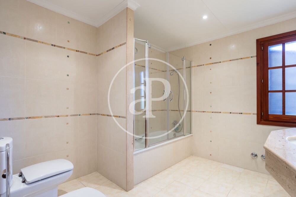 6 bedroom Villa for sale in Paterna with pool - € 1,200,000 (Ref: 9873605)