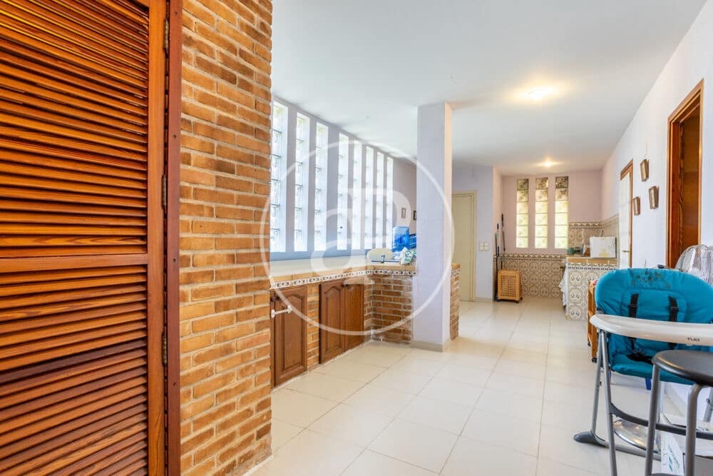6 bedroom Villa for sale in Paterna with pool - € 1,200,000 (Ref: 9873605)