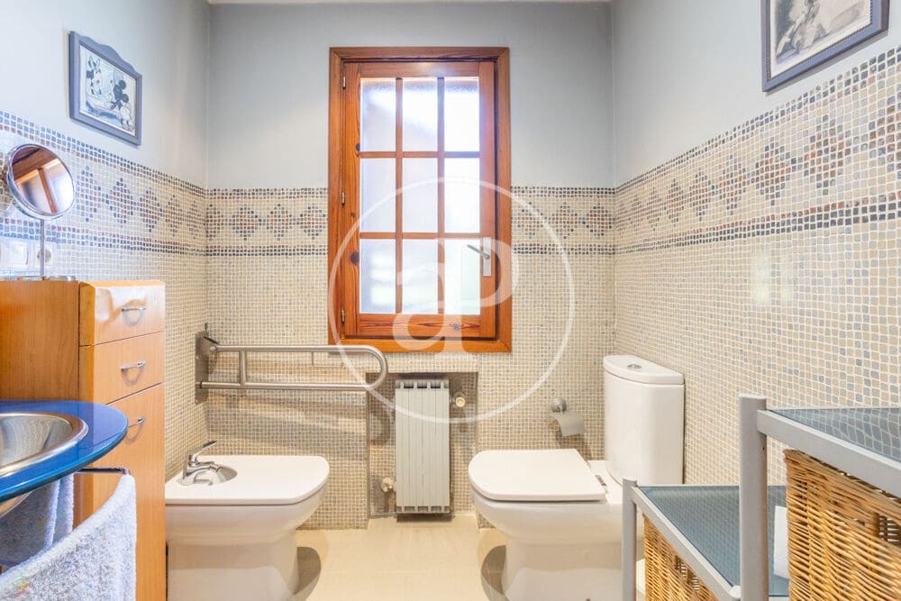 6 bedroom Villa for sale in Paterna with pool - € 1,200,000 (Ref: 9873605)