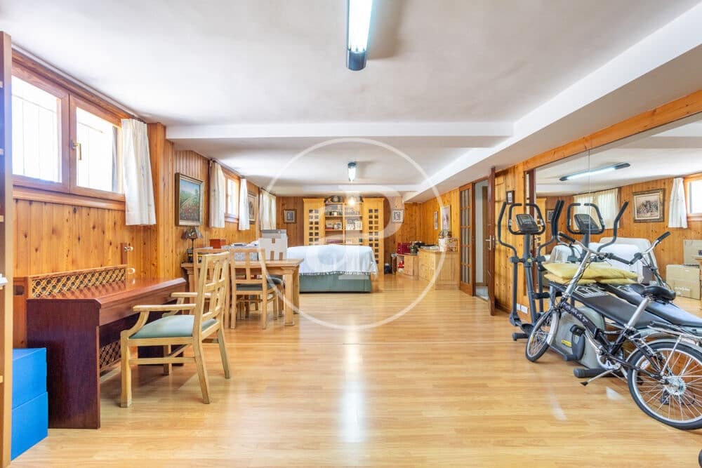 6 bedroom Villa for sale in Paterna with pool - € 1,200,000 (Ref: 9873605)