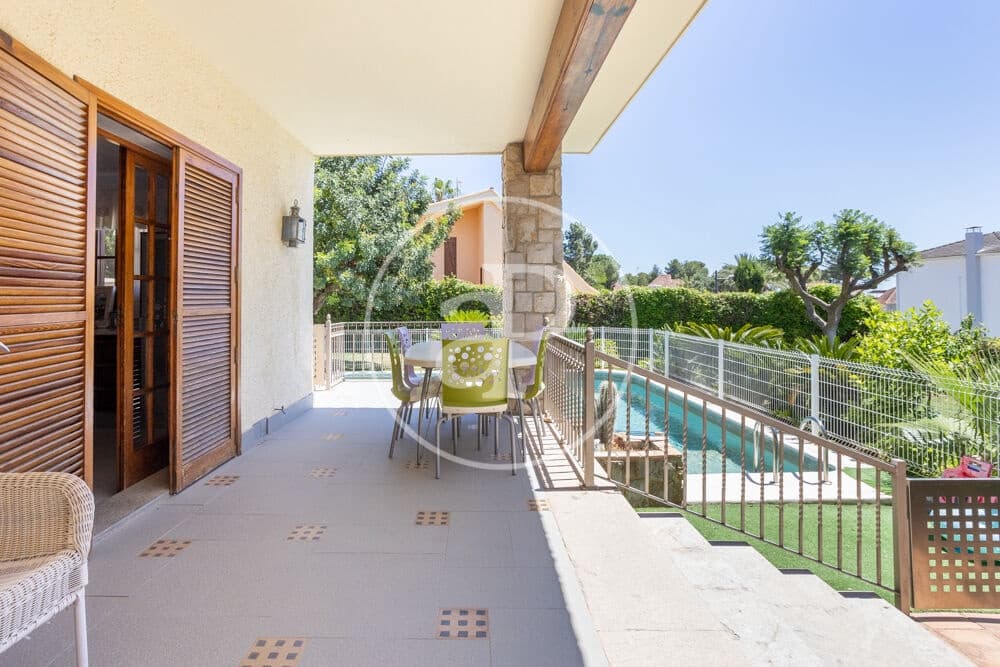 6 bedroom Villa for sale in Paterna with pool - € 1,200,000 (Ref: 9873605)