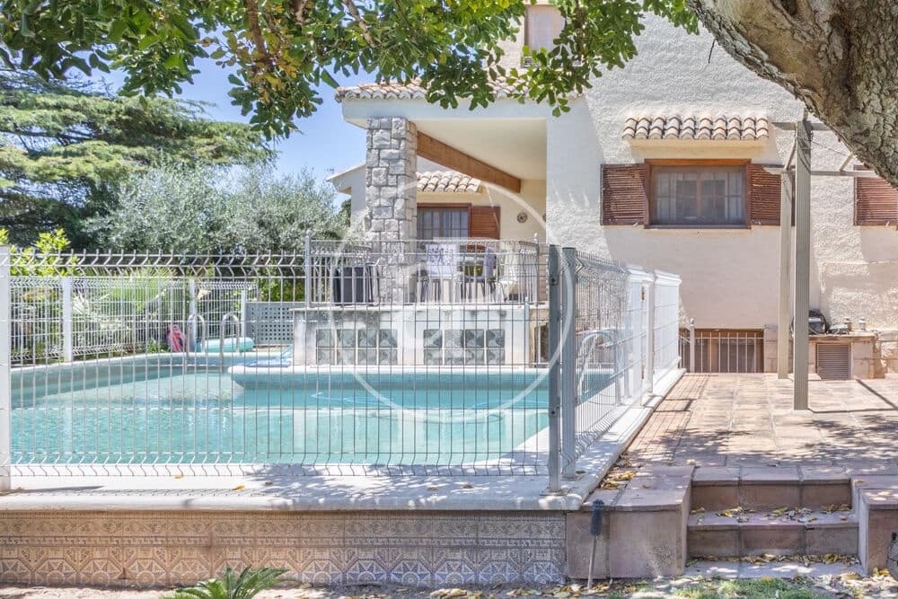6 bedroom Villa for sale in Paterna with pool - € 1,200,000 (Ref: 9873605)