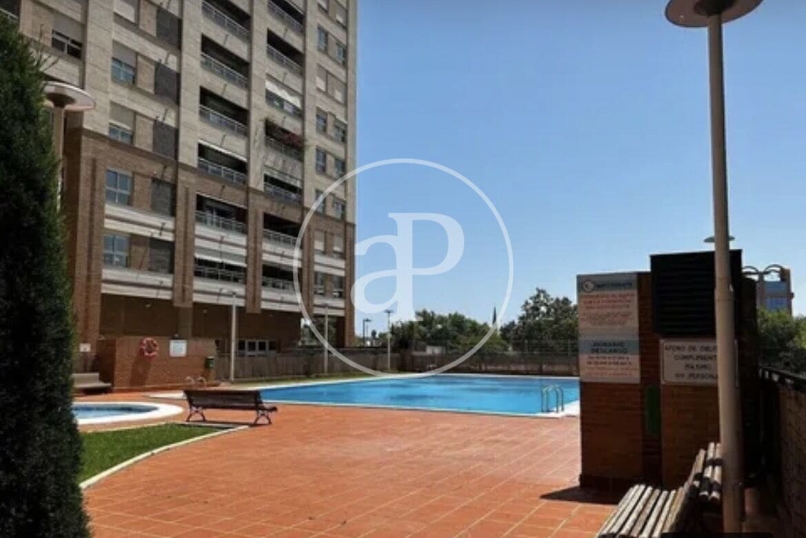 2 soverom Leilighet til leie i Valencia by med svømmebasseng - € 1 950 (Ref: 9876507)