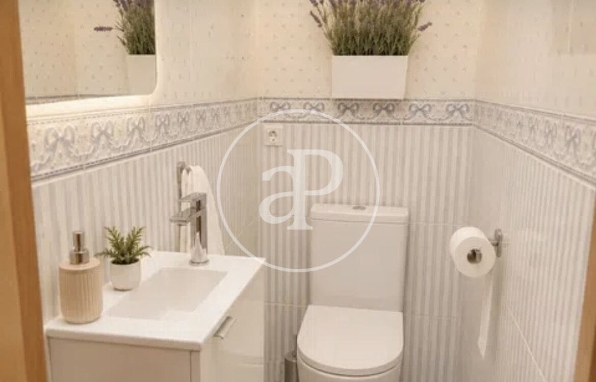2 soverom Leilighet til leie i Valencia by med svømmebasseng - € 1 950 (Ref: 9876507)