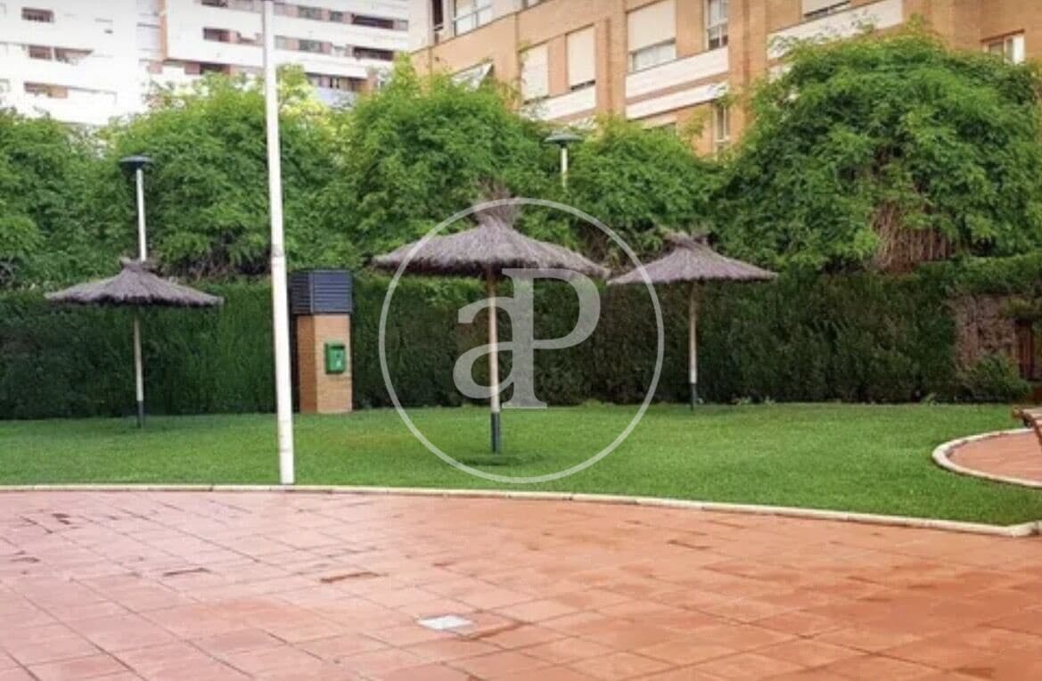 2 soverom Leilighet til leie i Valencia by med svømmebasseng - € 1 950 (Ref: 9876507)