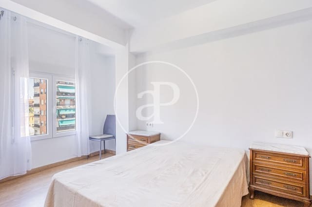3 bedroom Apartment for rent in En Corts, Valencia city - € 1,400 (Ref: 9876511)