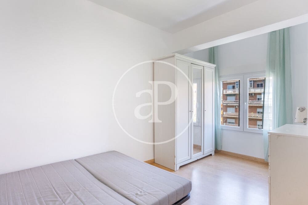 3 bedroom Apartment for rent in Valencia city - € 1,400 (Ref: 9876511)
