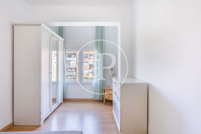 3 bedroom Apartment for rent in En Corts, Valencia city - € 1,400 (Ref: 9876511)
