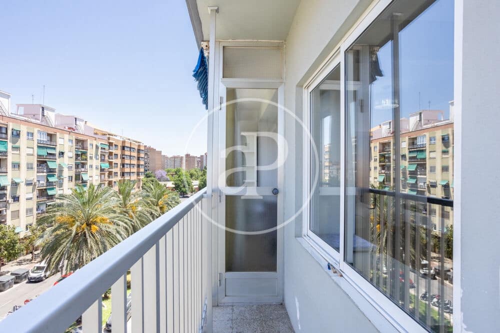 3 bedroom Apartment for rent in Valencia city - € 1,400 (Ref: 9876511)