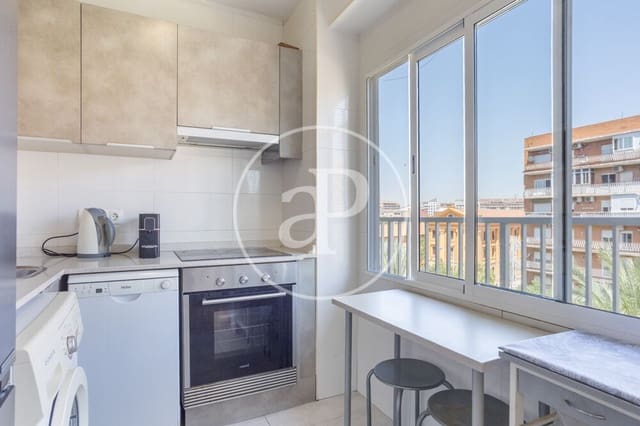 3 bedroom Apartment for rent in En Corts, Valencia city - € 1,400 (Ref: 9876511)