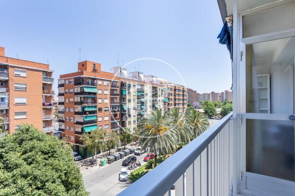 3 bedroom Apartment for rent in Valencia city - € 1,400 (Ref: 9876511)