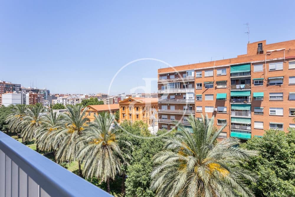 3 bedroom Apartment for rent in Valencia city - € 1,400 (Ref: 9876511)