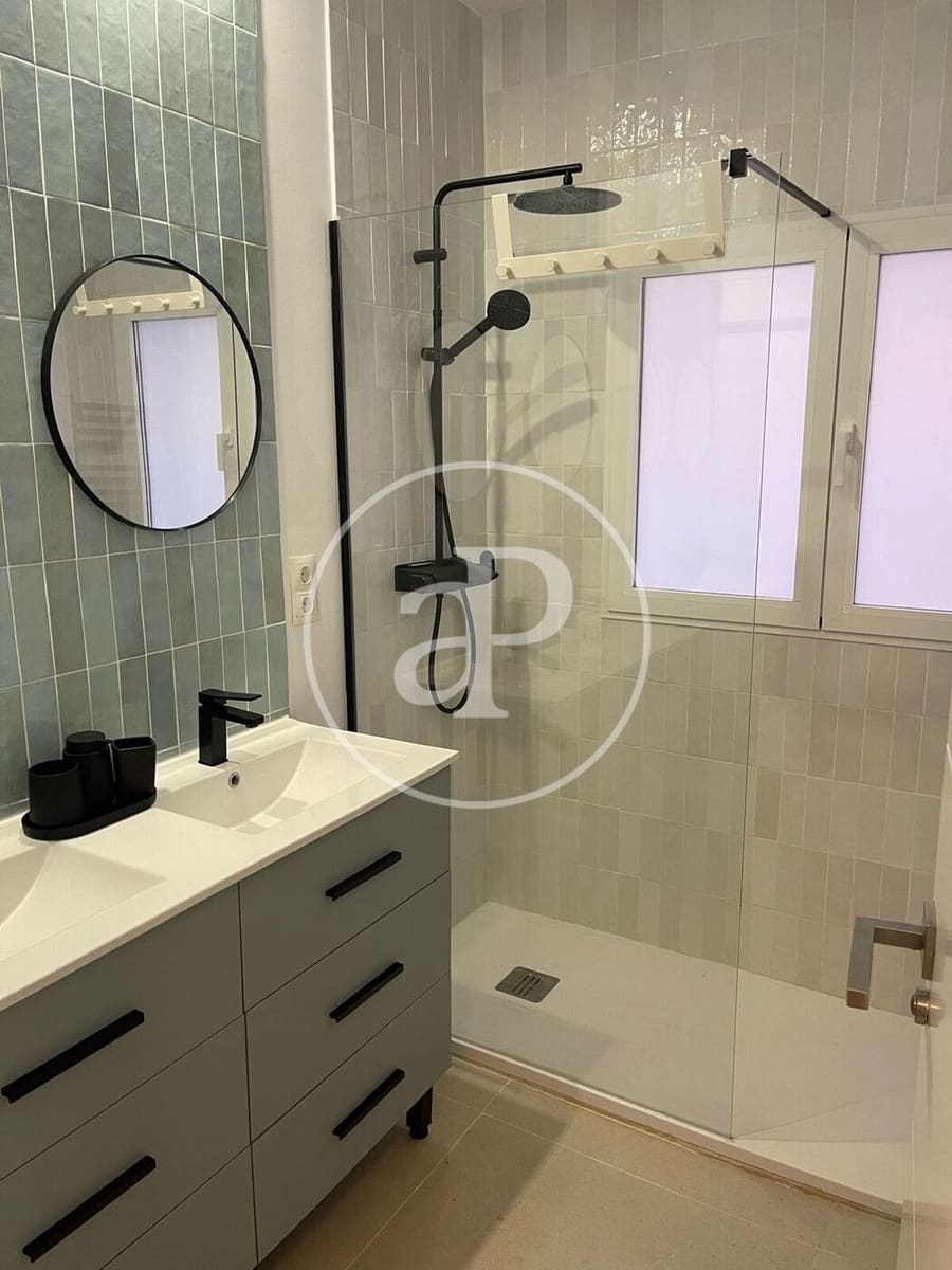 Appartement de 2 chambres à louer à Valence ville - 2 000 € (Ref: 9878965)