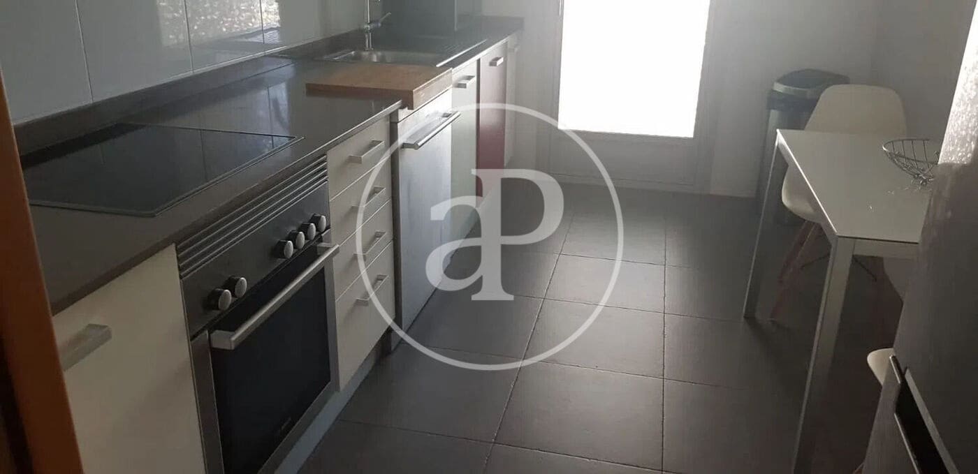 2 soverom Leilighet til leie i Valencia by med svømmebasseng garasje - € 1 600 (Ref: 9881995)