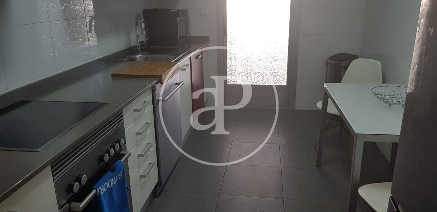 2 soverom Leilighet til leie i Valencia by med svømmebasseng garasje - € 1 600 (Ref: 9881995)