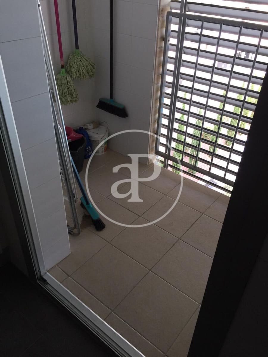 2 soverom Leilighet til leie i Valencia by med svømmebasseng garasje - € 1 600 (Ref: 9881995)