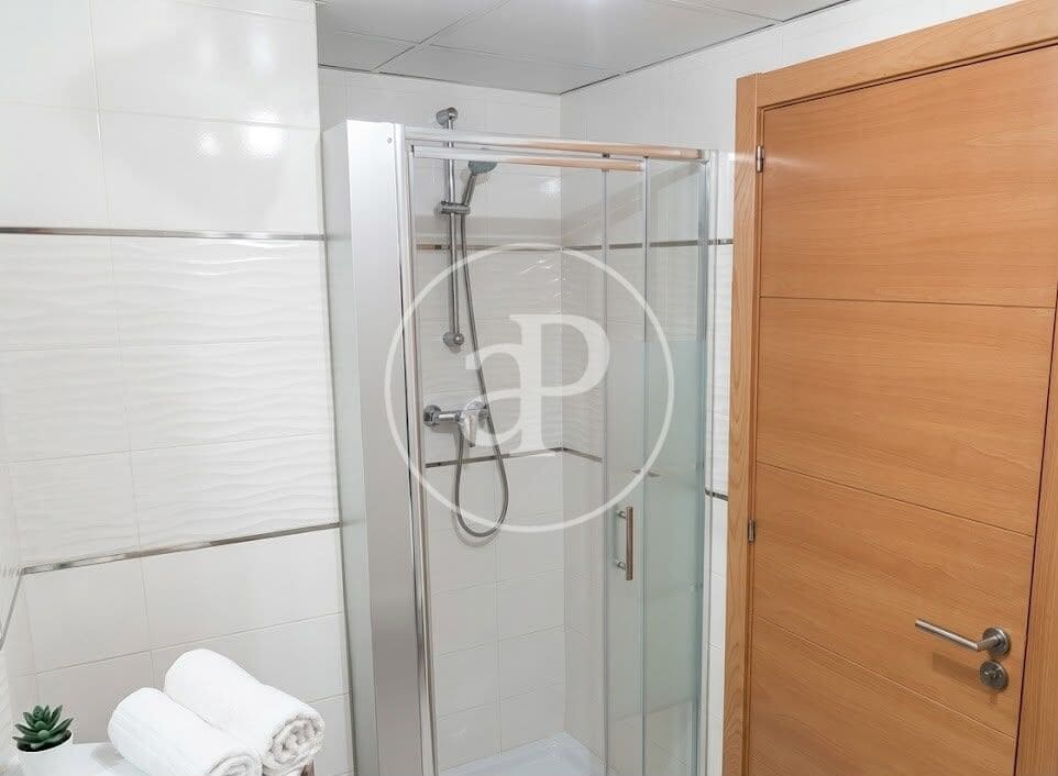 2 bedroom Apartment for rent in Valencia city with pool garage - € 1,600 (Ref: 9881995)