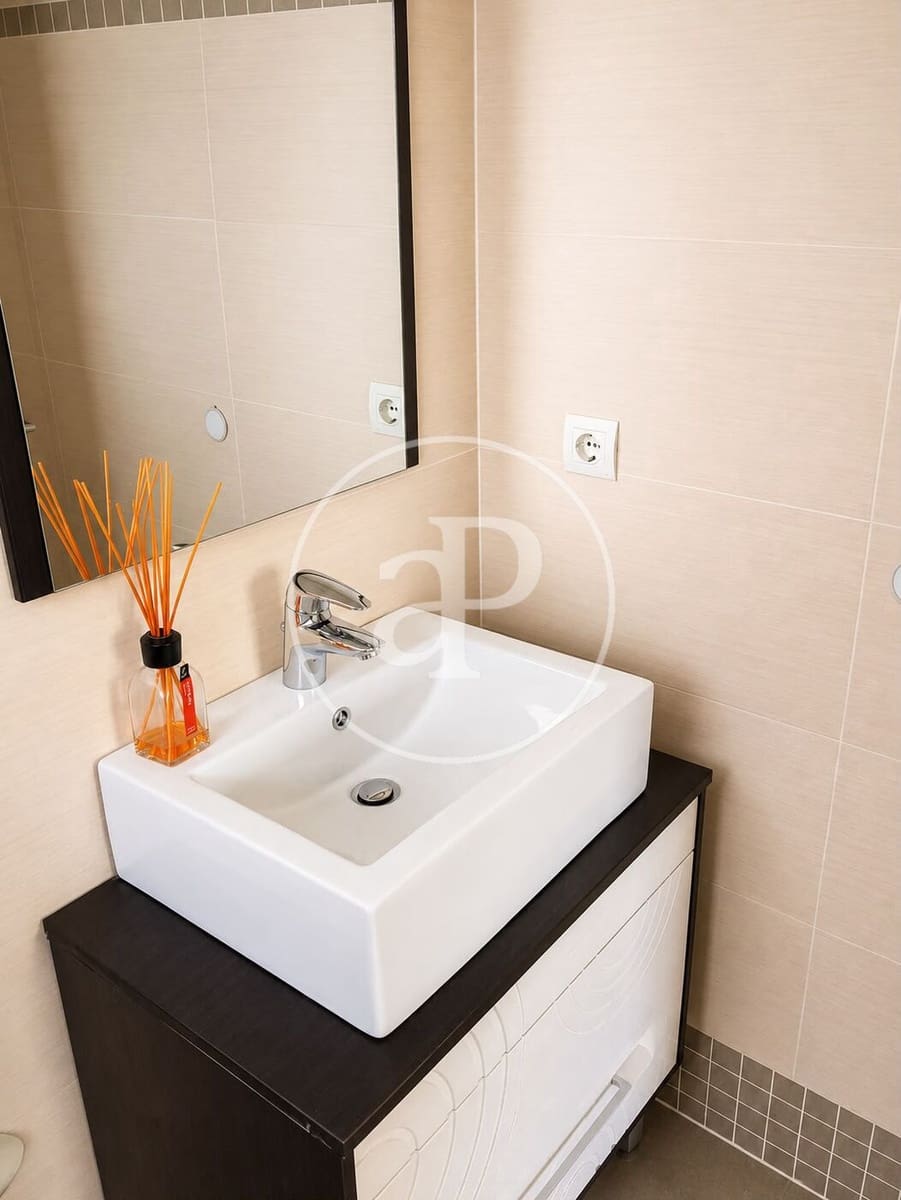 2 bedroom Apartment for rent in Valencia city with pool garage - € 1,600 (Ref: 9881995)