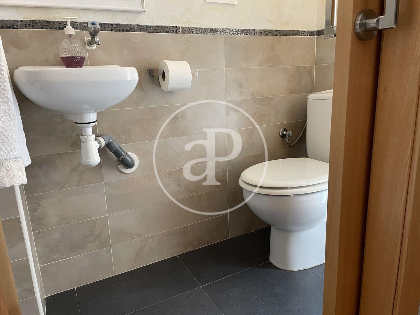 3 soveværelse Lejlighed til leje i Alicante by med garage - € 950 (Ref: 9884906)