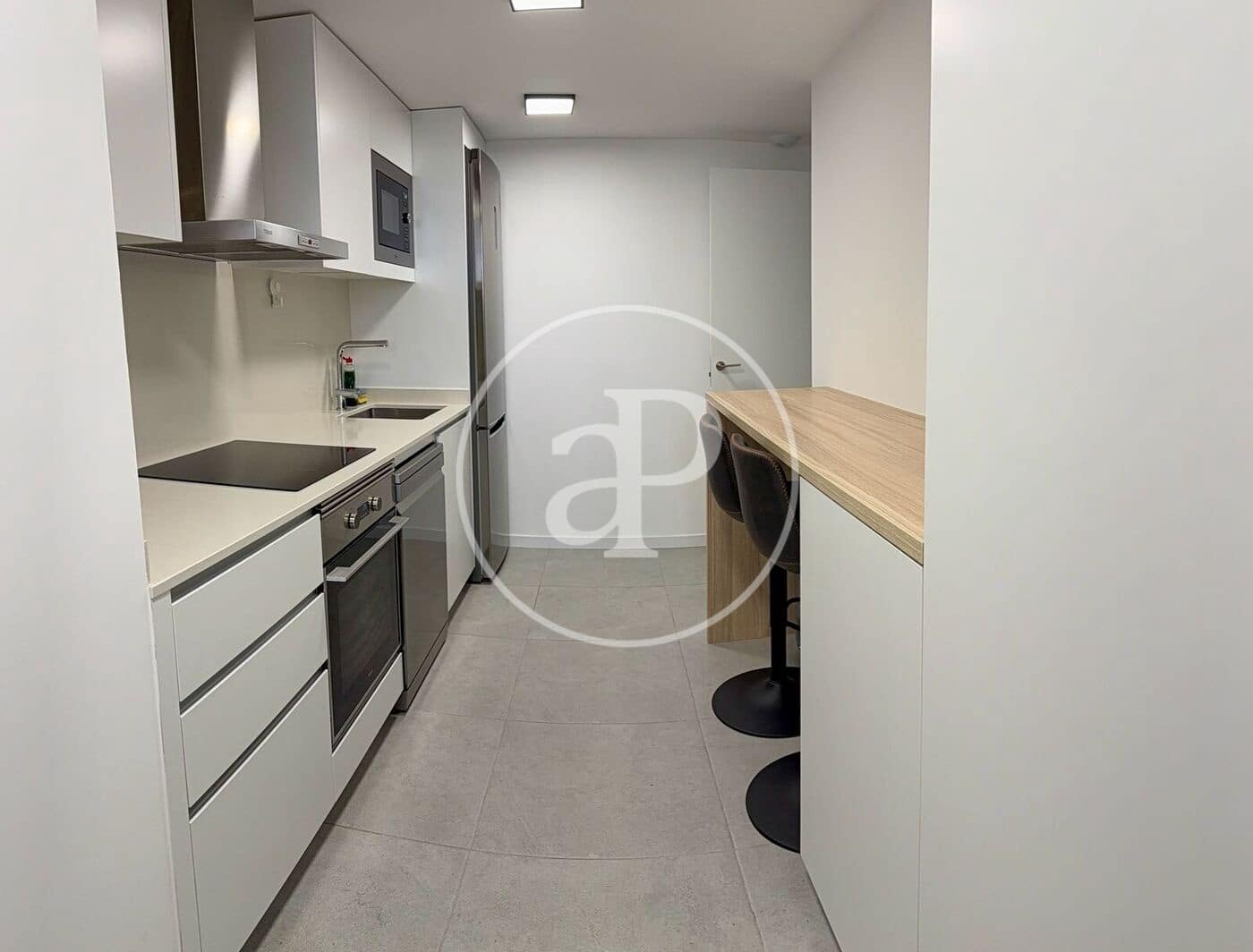2 soverom Leilighet til leie i Valencia by med svømmebasseng garasje - € 1 975 (Ref: 9890470)