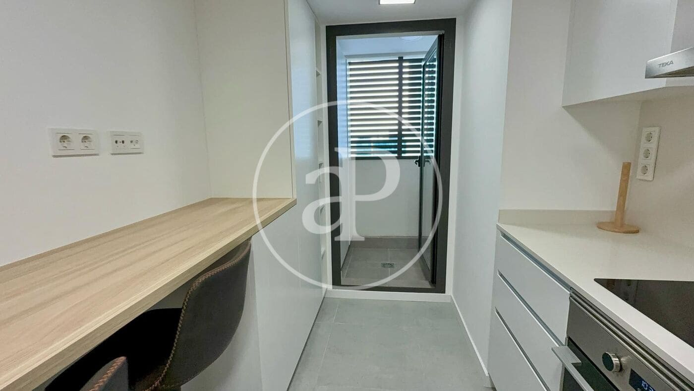 2 soverom Leilighet til leie i Valencia by med svømmebasseng garasje - € 1 975 (Ref: 9890470)
