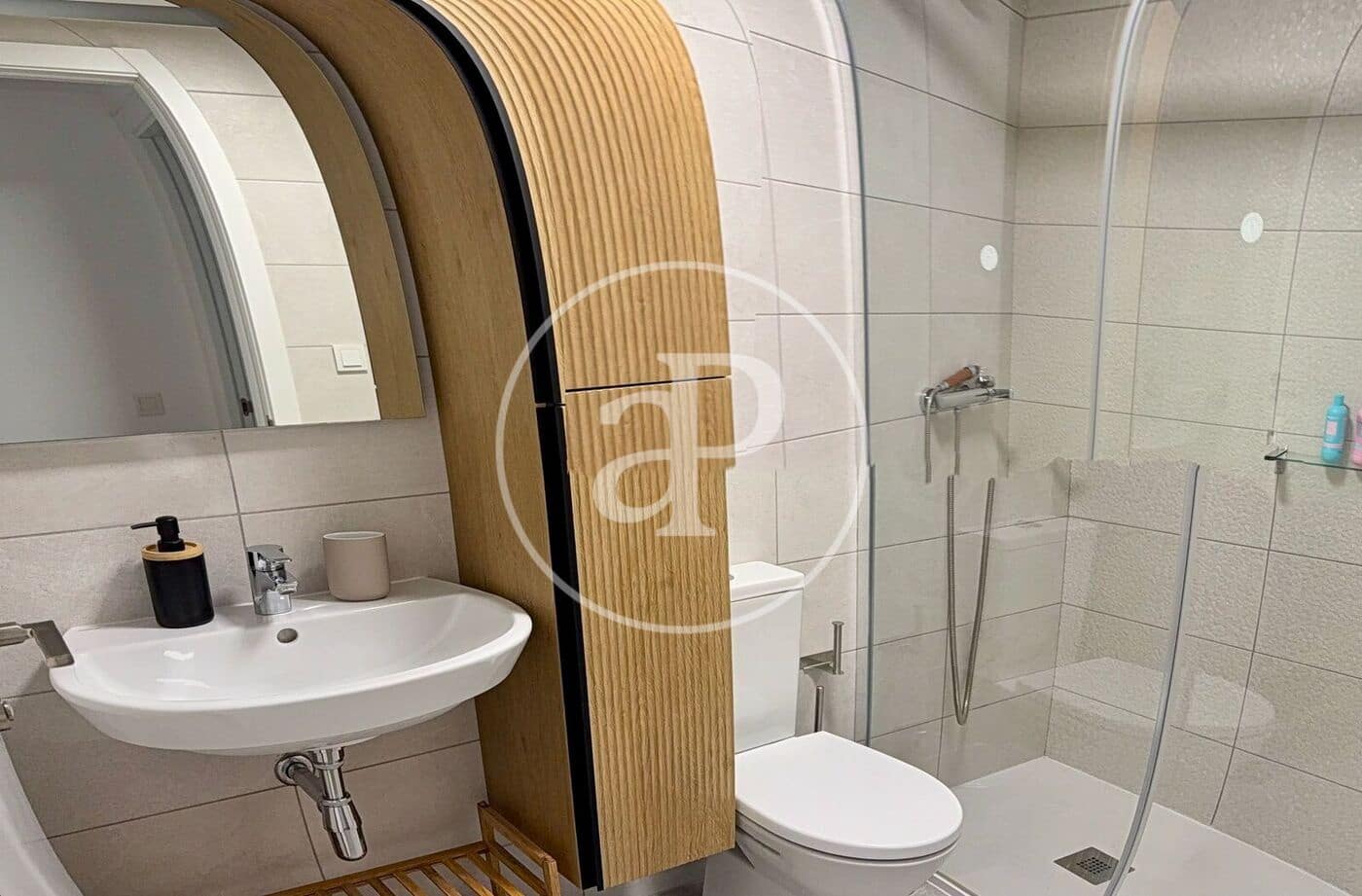 2 soverom Leilighet til leie i Valencia by med svømmebasseng garasje - € 1 975 (Ref: 9890470)