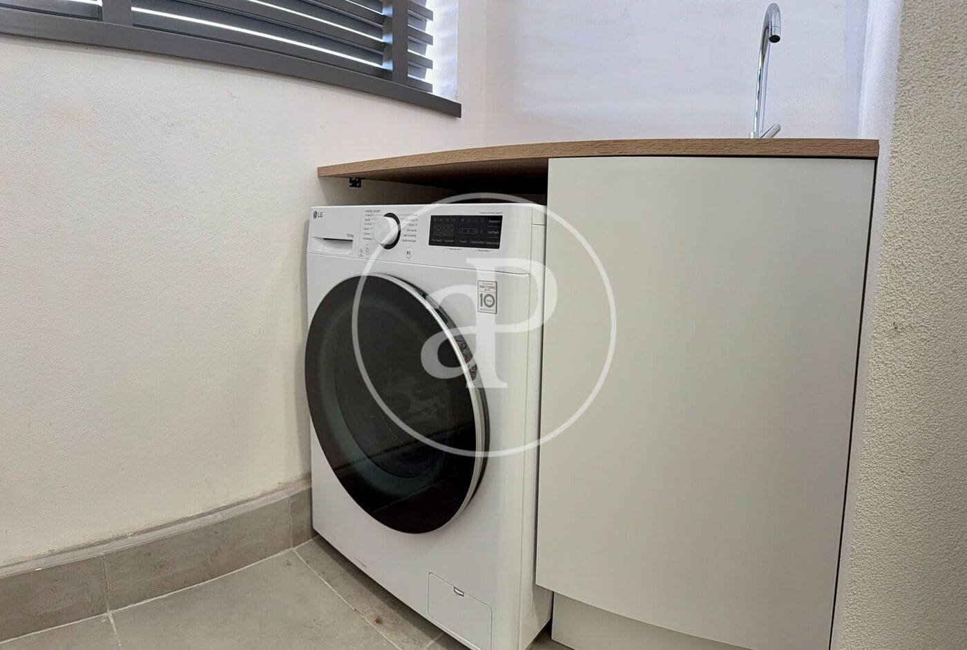 2 soverom Leilighet til leie i Valencia by med svømmebasseng garasje - € 1 975 (Ref: 9890470)