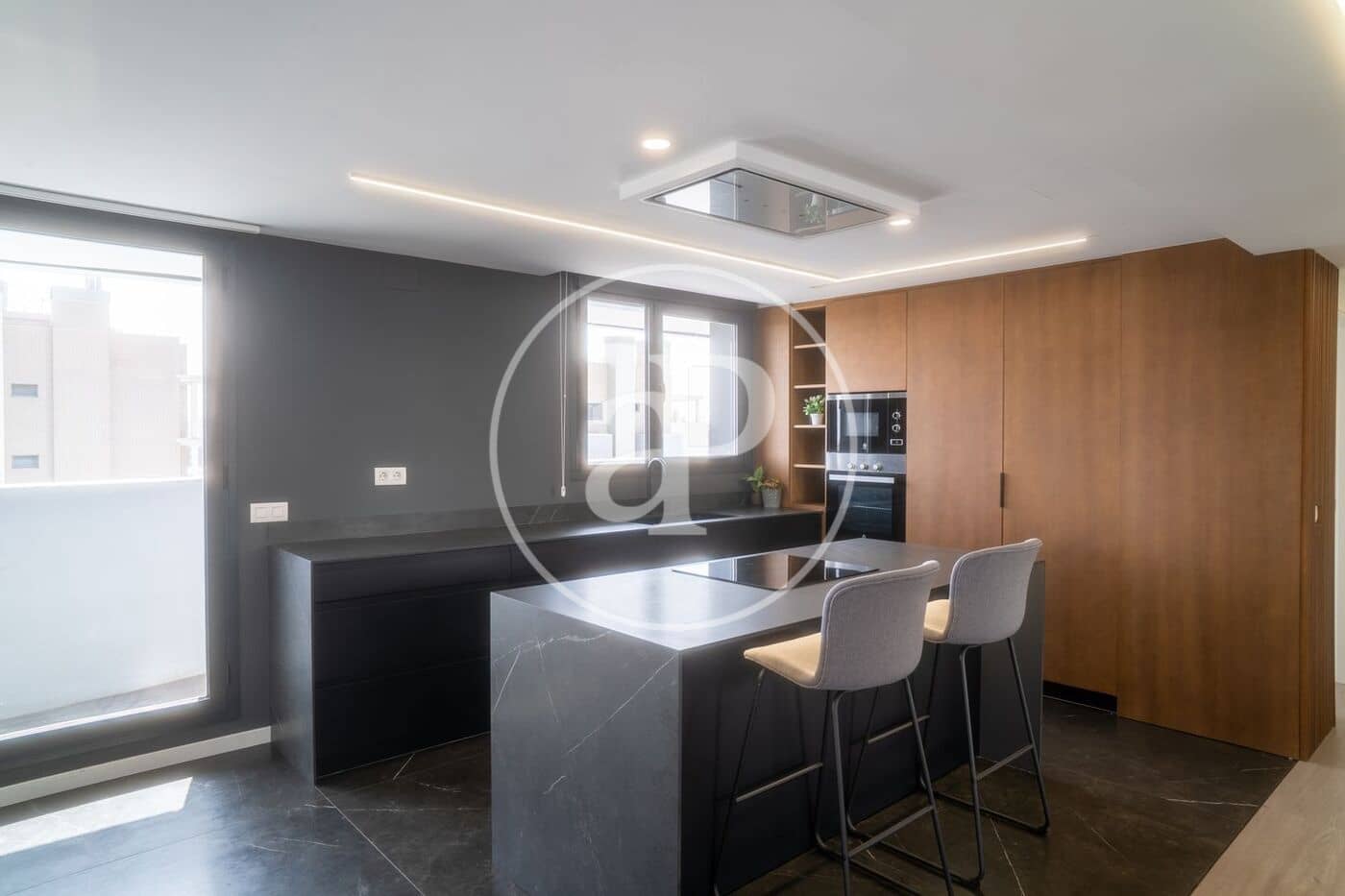 3 slaapkamer Appartement te huur in Valencia stad met zwembad garage - € 3.500 (Ref: 9890471)