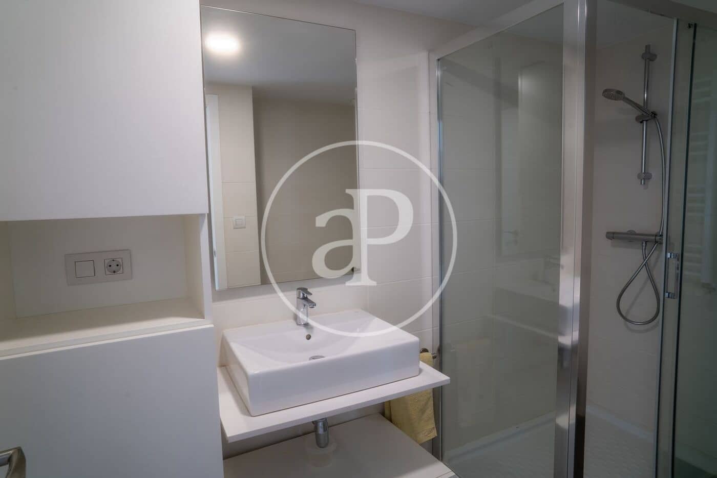 3 slaapkamer Appartement te huur in Valencia stad met zwembad garage - € 3.500 (Ref: 9890471)