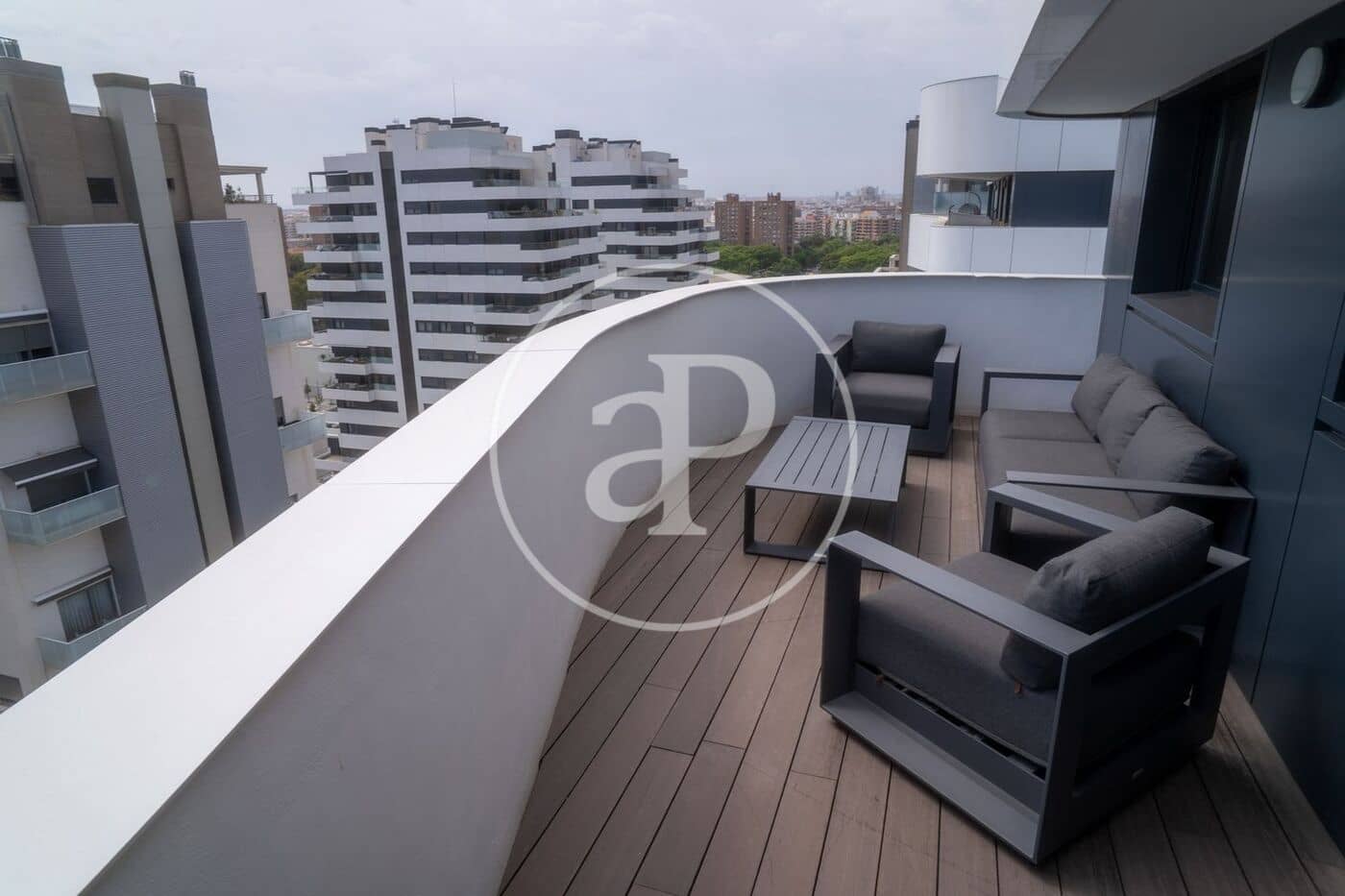 3 slaapkamer Appartement te huur in Valencia stad met zwembad garage - € 3.500 (Ref: 9890471)