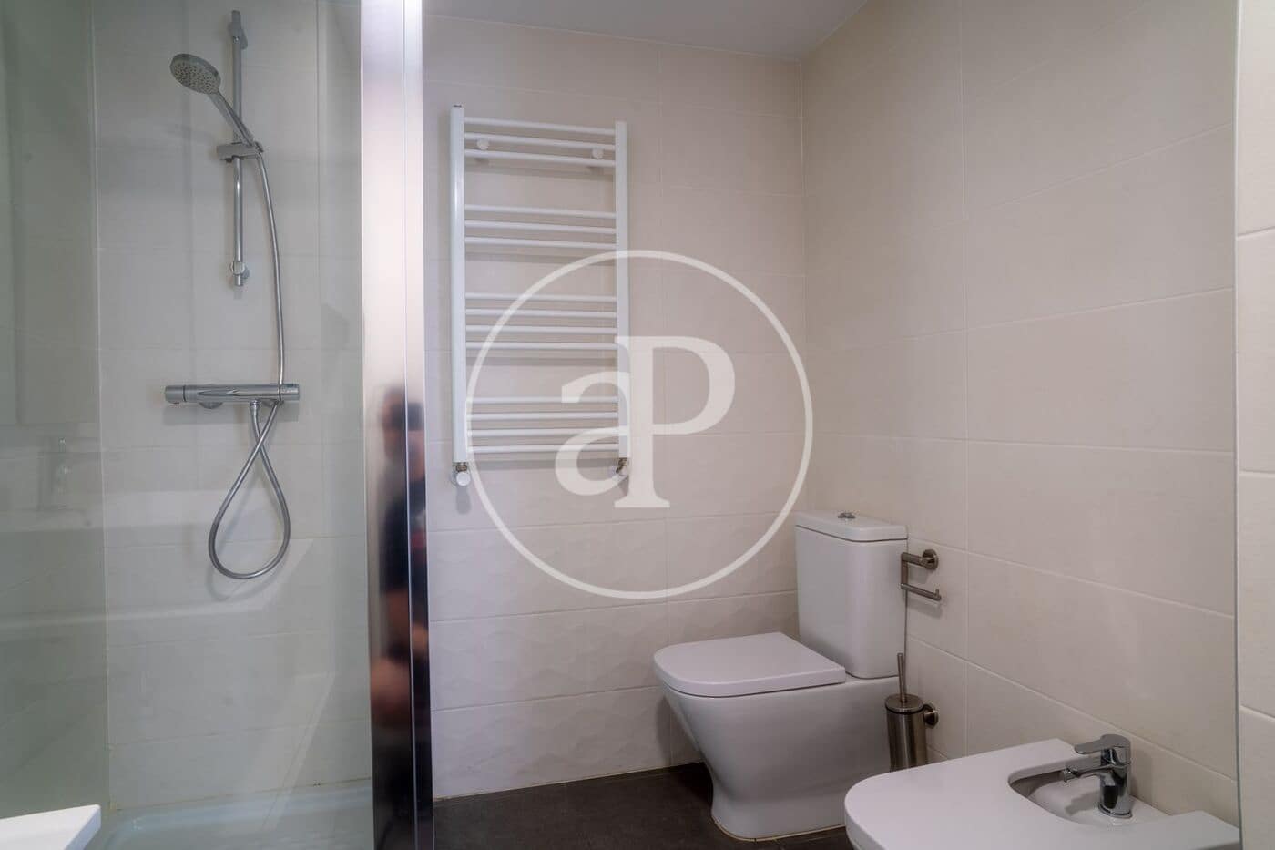 3 slaapkamer Appartement te huur in Valencia stad met zwembad garage - € 3.500 (Ref: 9890471)