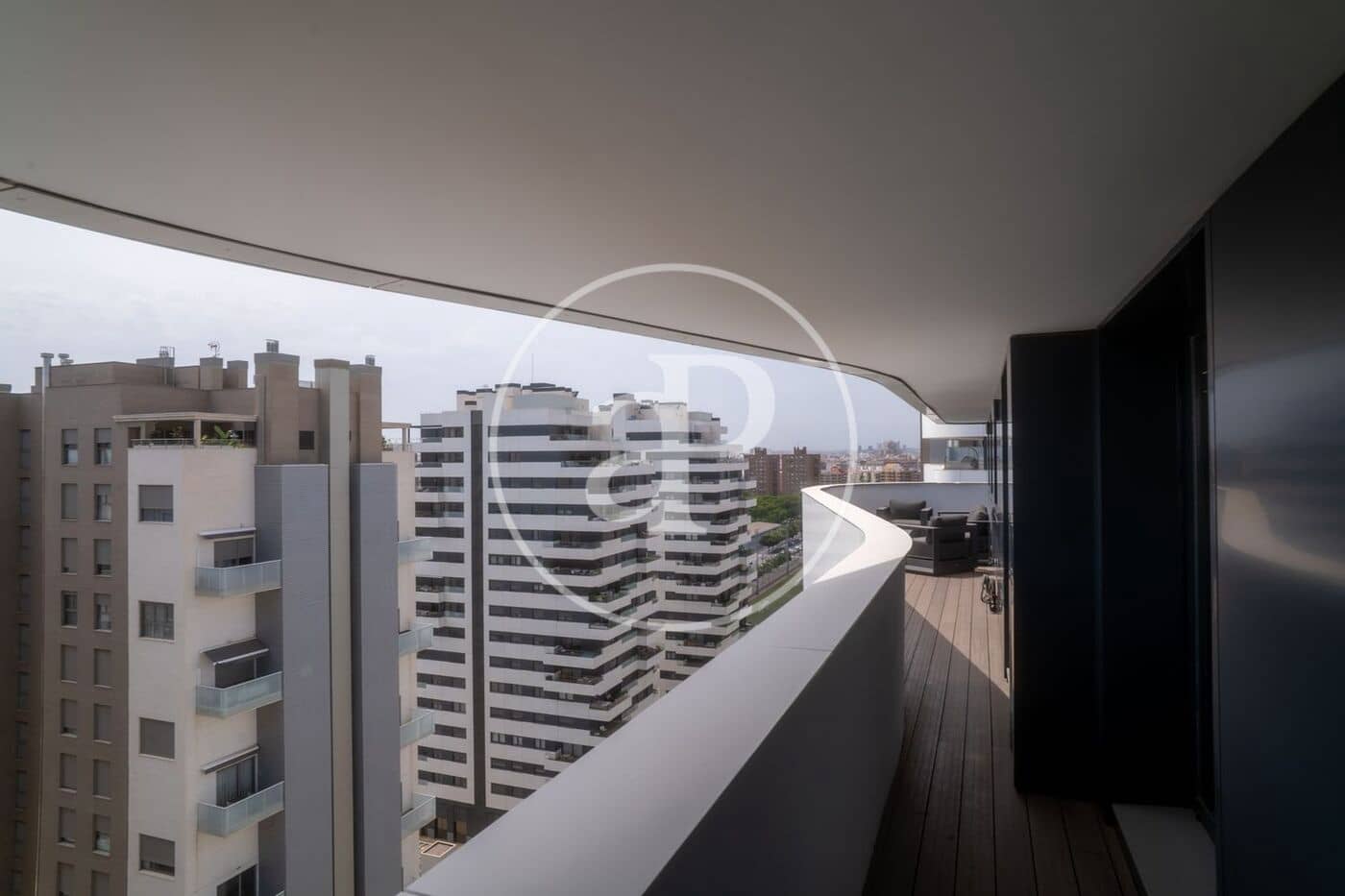 3 slaapkamer Appartement te huur in Valencia stad met zwembad garage - € 3.500 (Ref: 9890471)