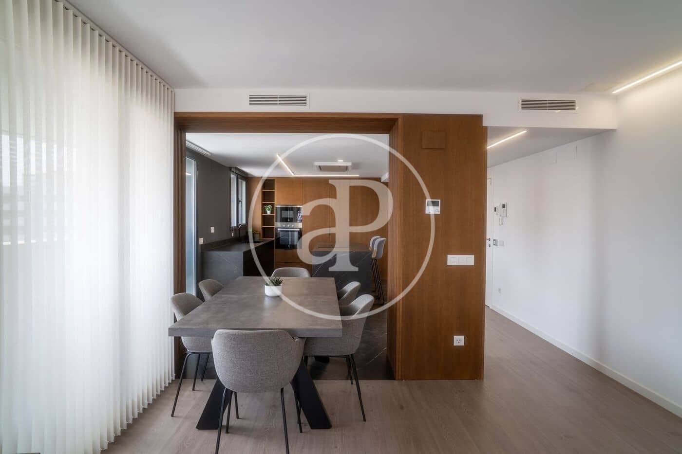 3 slaapkamer Appartement te huur in Valencia stad met zwembad garage - € 3.500 (Ref: 9890471)