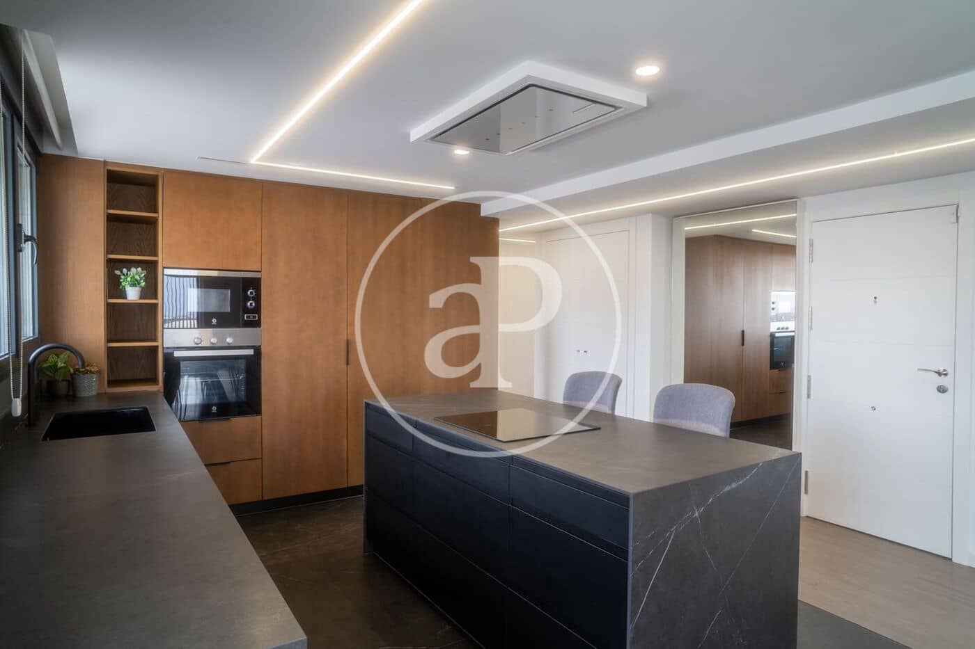 3 slaapkamer Appartement te huur in Valencia stad met zwembad garage - € 3.500 (Ref: 9890471)