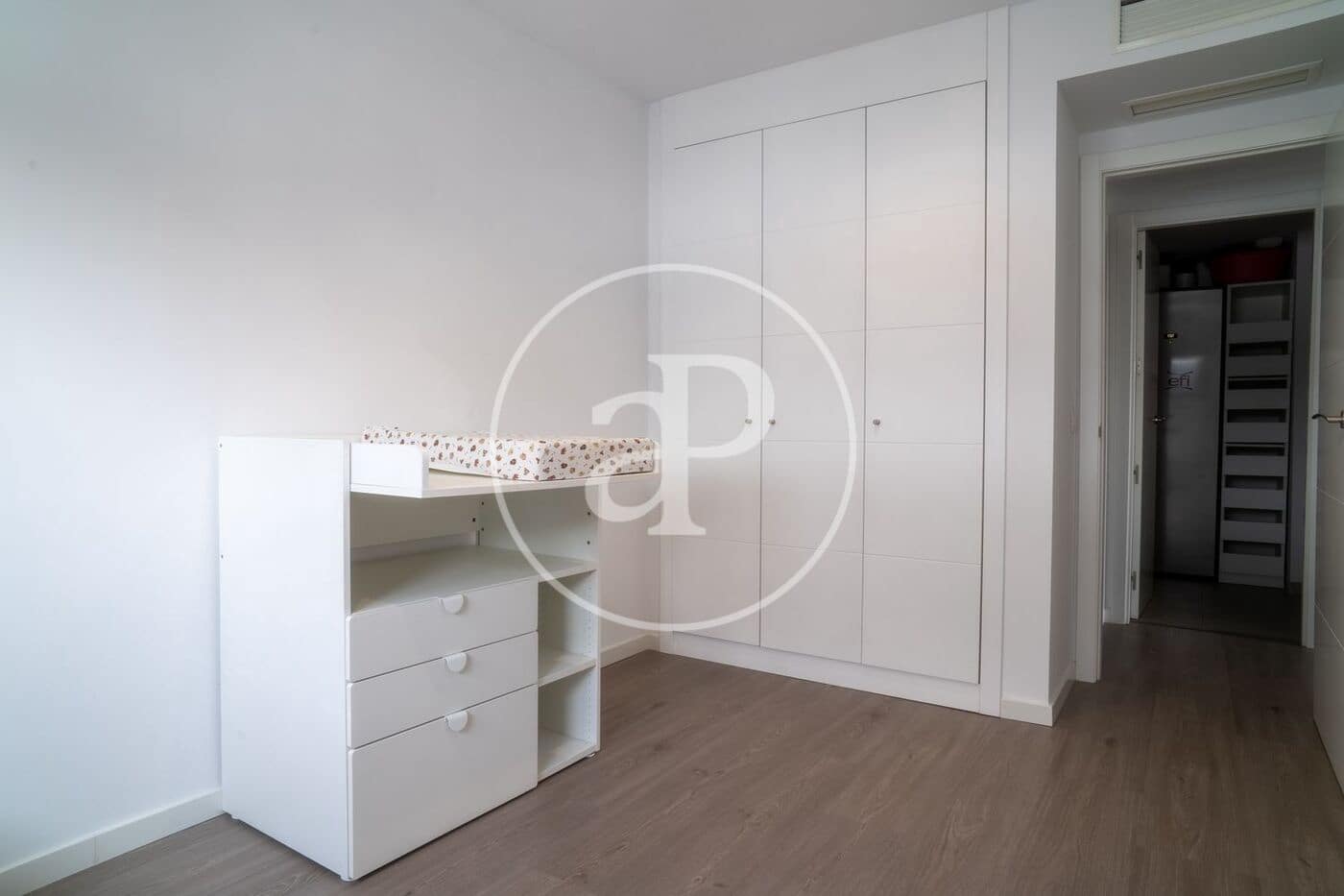 3 slaapkamer Appartement te huur in Valencia stad met zwembad garage - € 3.500 (Ref: 9890471)