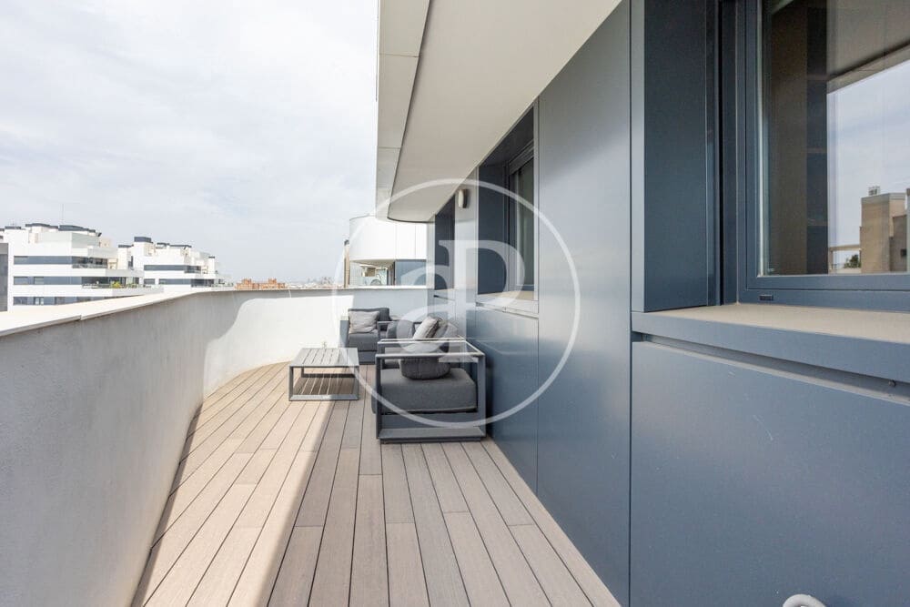 3 bedroom Penthouse for rent in Valencia city with pool garage - € 3,500 (Ref: 9890471)