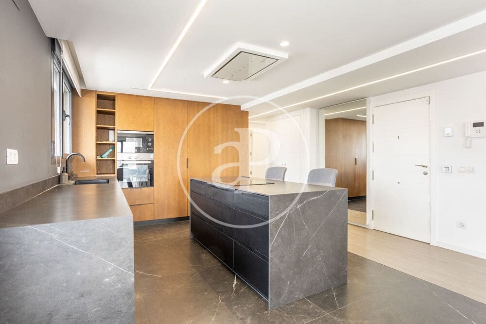 3 bedroom Penthouse for rent in Valencia city with pool garage - € 3,500 (Ref: 9890471)