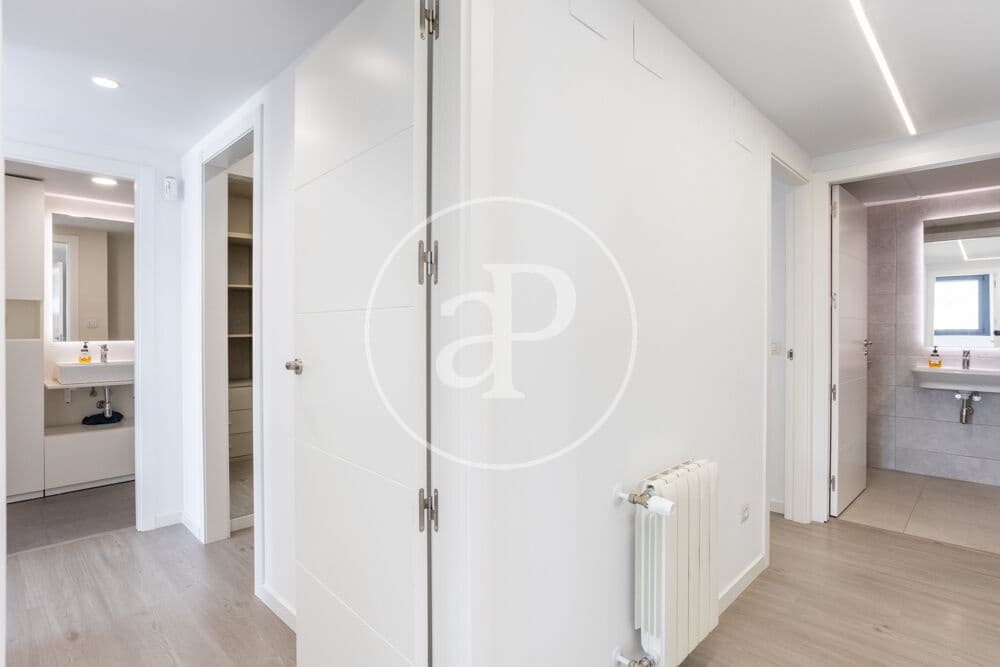 3 bedroom Penthouse for rent in Valencia city with pool garage - € 3,500 (Ref: 9890471)