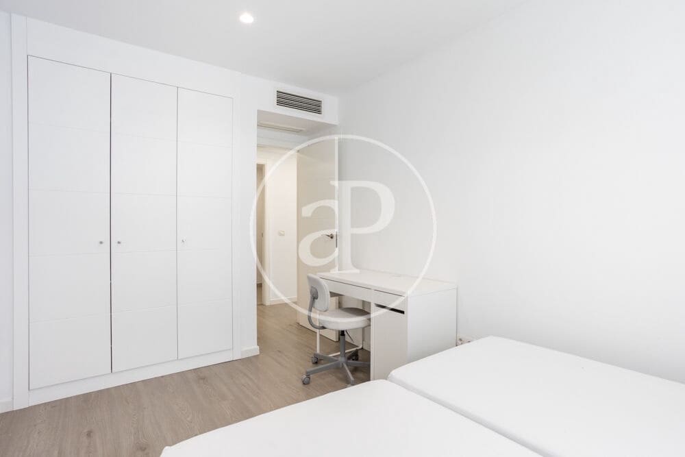 3 bedroom Penthouse for rent in Valencia city with pool garage - € 3,500 (Ref: 9890471)