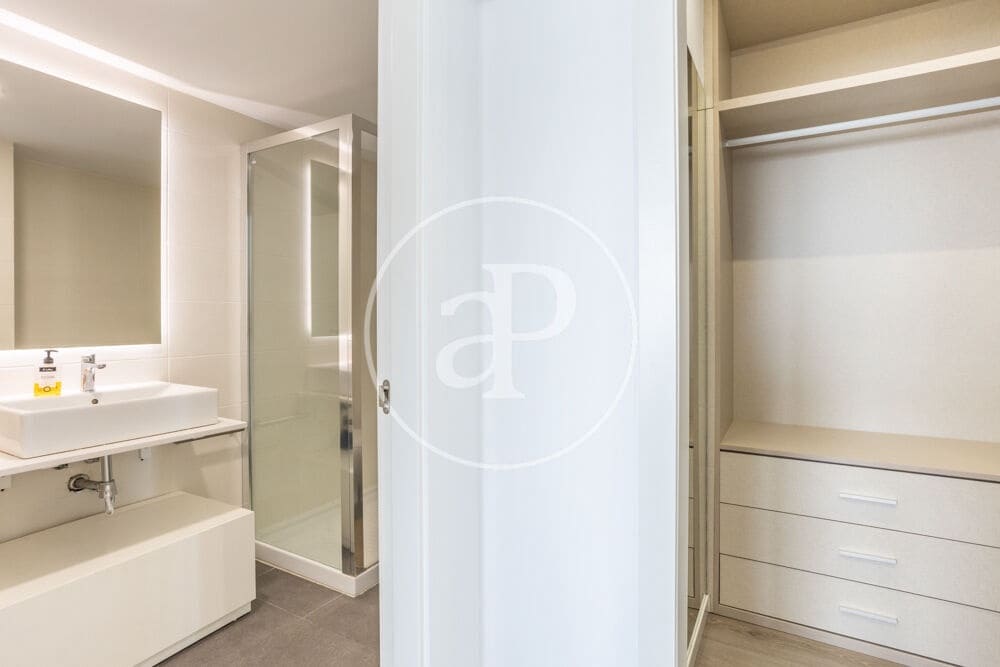 3 bedroom Penthouse for rent in Valencia city with pool garage - € 3,500 (Ref: 9890471)