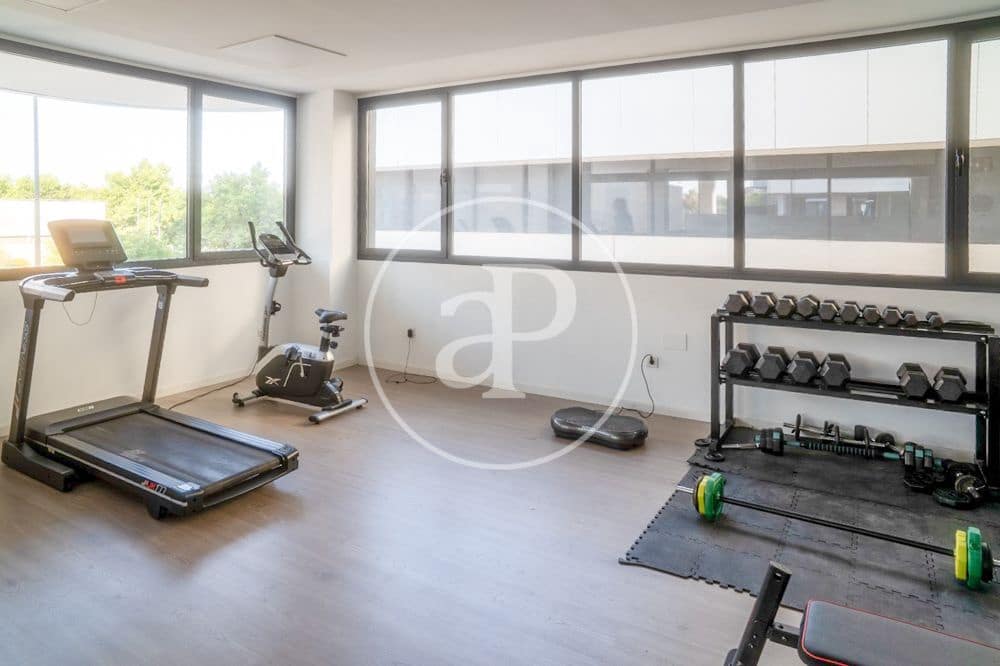 3 bedroom Penthouse for rent in Valencia city with pool garage - € 3,500 (Ref: 9890471)