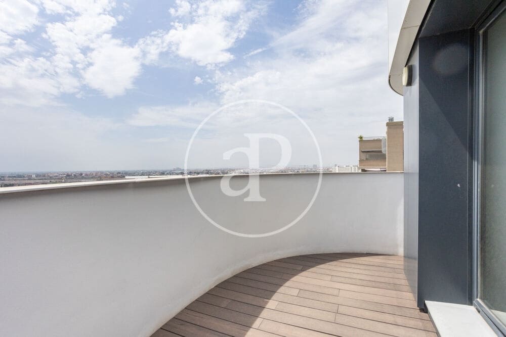3 bedroom Penthouse for rent in Valencia city with pool garage - € 3,500 (Ref: 9890471)
