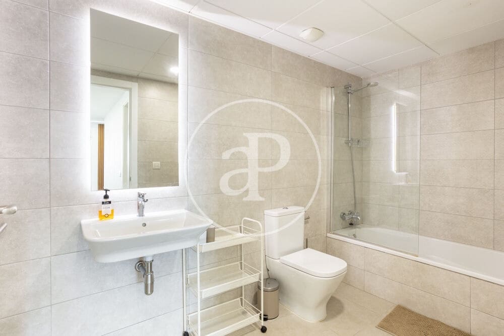 3 bedroom Penthouse for rent in Valencia city with pool garage - € 3,500 (Ref: 9890471)