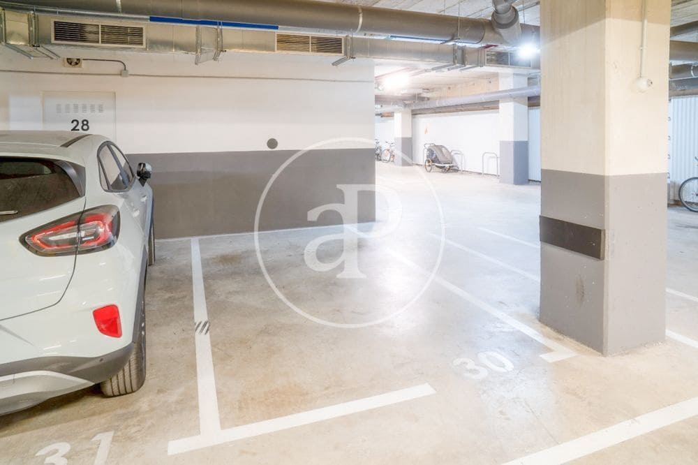 3 bedroom Penthouse for rent in Valencia city with pool garage - € 3,500 (Ref: 9890471)