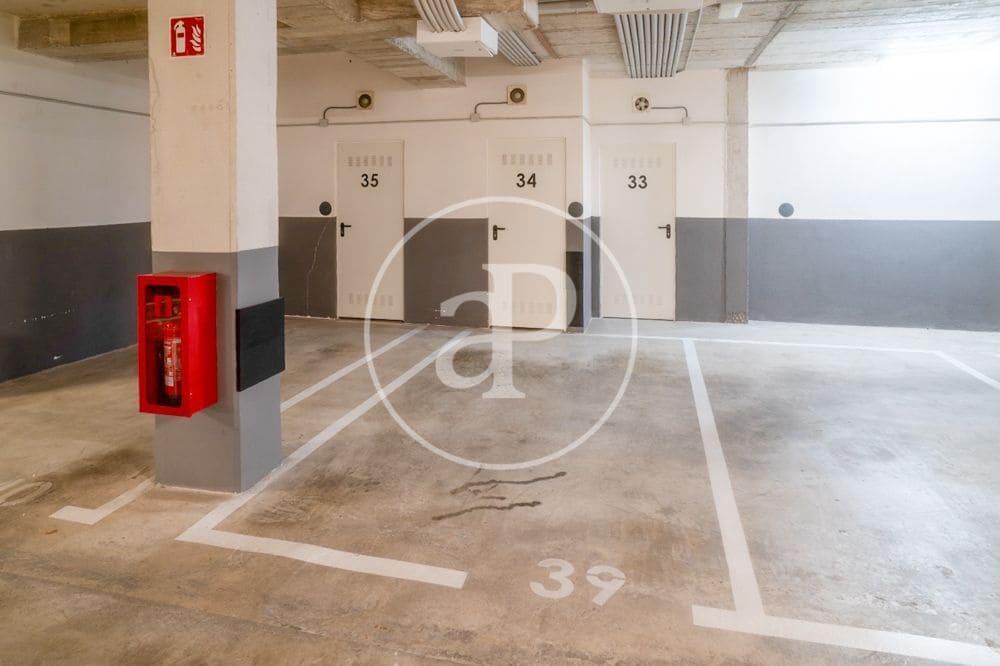 3 bedroom Penthouse for rent in Valencia city with pool garage - € 3,500 (Ref: 9890471)