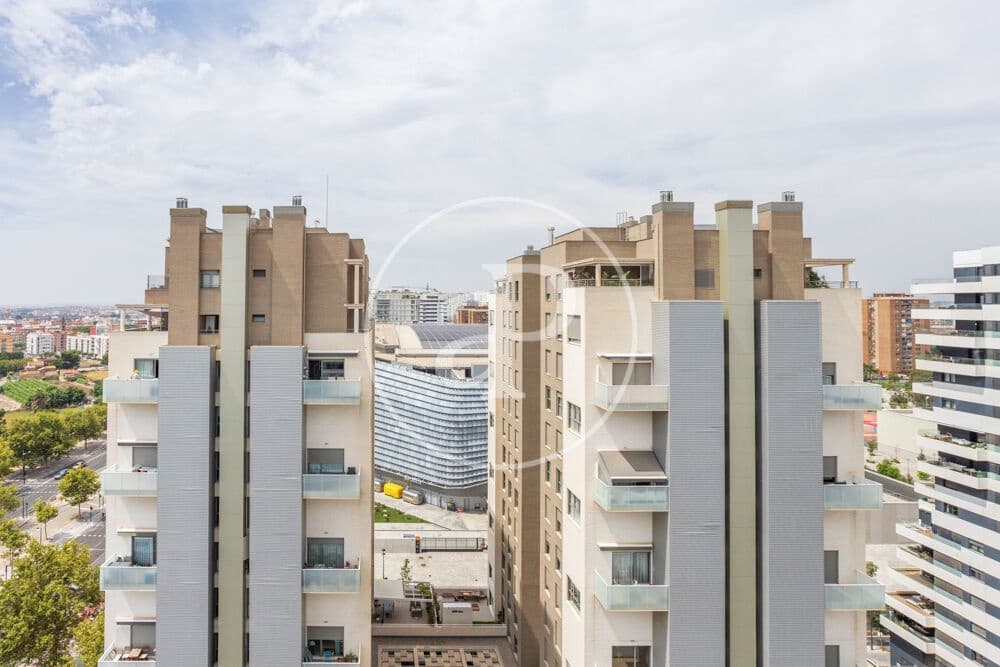 3 bedroom Penthouse for rent in Valencia city with pool garage - € 3,500 (Ref: 9890471)